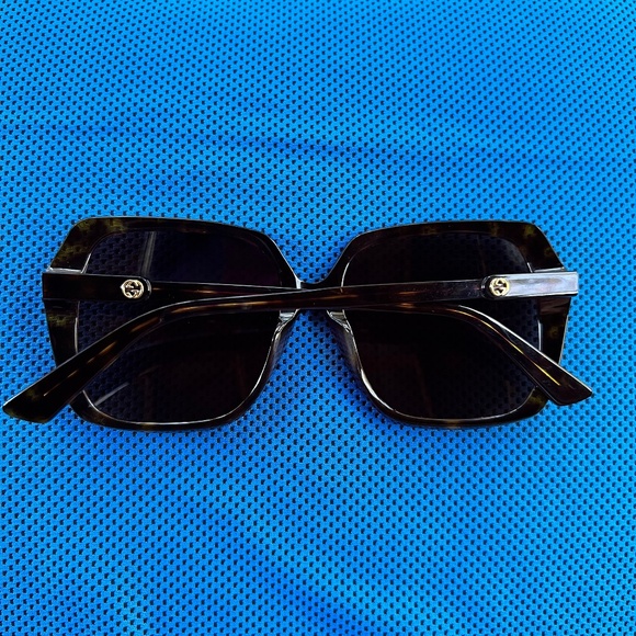 GUCCI Oversized Square Tortoiseshell Sunglasses (GG0533SA 002) main image 9